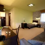 Otel Hotton 3*