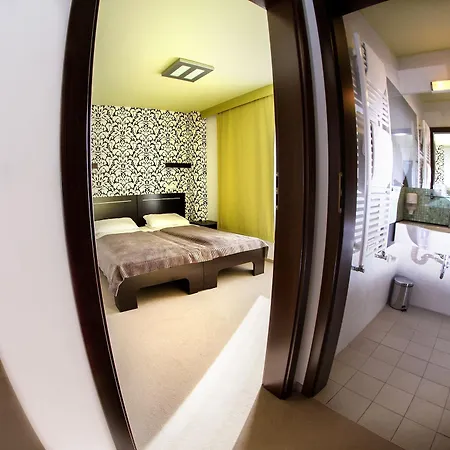 Hotton Hotel