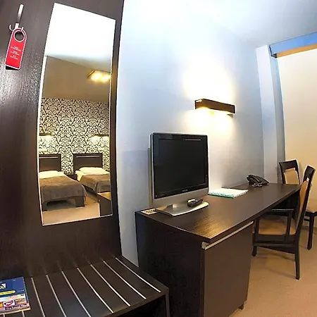 Otel Hotton 3*